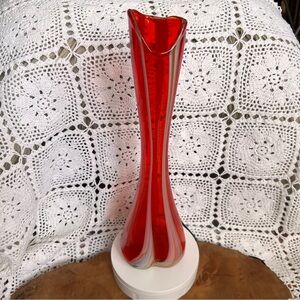 Beautiful Vintage blown‎ red bulb glass vase ❤️